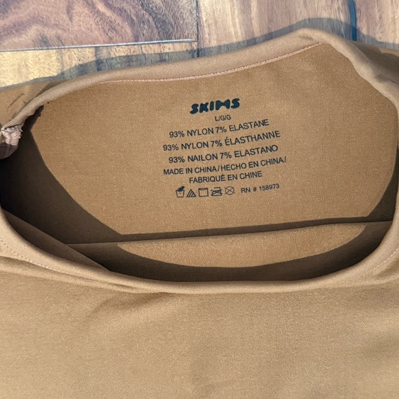 SKIMS soft smoothing seamless t-shirt in copper size LARGE NWOT - Picture 4 of 7
